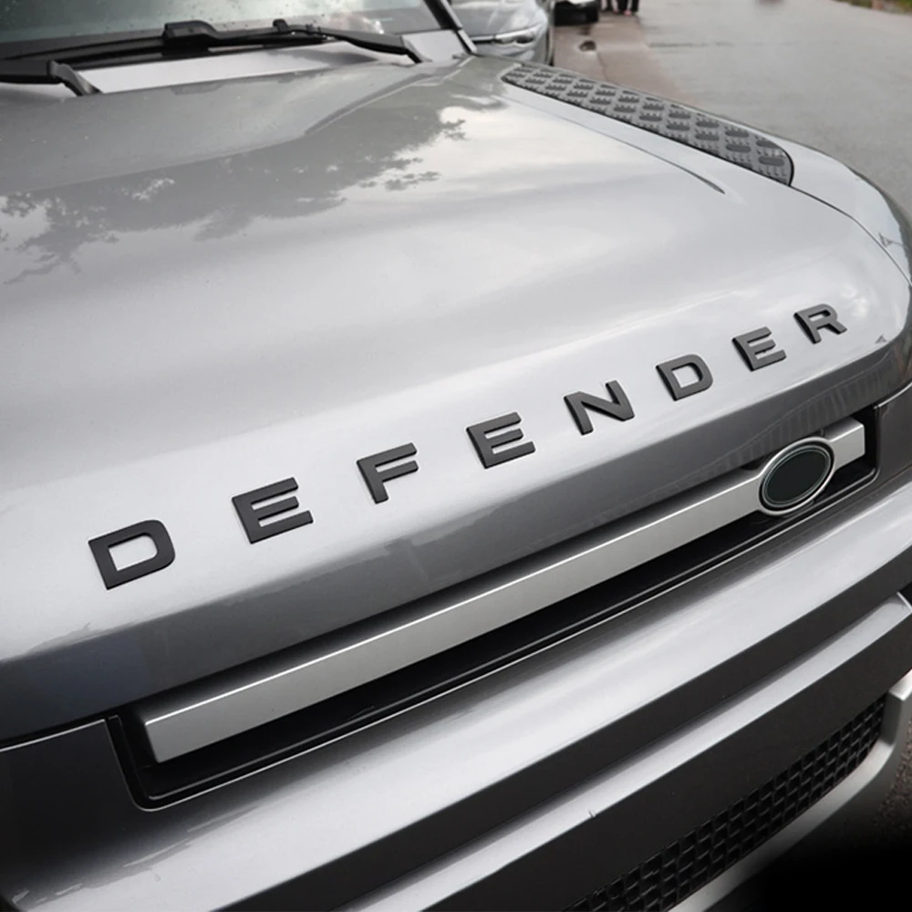 Фото Для Land Rover Defender 90 110 2020-2025: Специальная черная наклейка-деколь на капот с надписью DENFENDER, детали для тюнинга №2