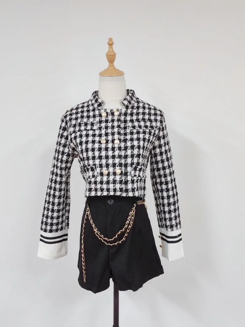 Женский костюм из двух предметов приталенный пиджак с воротником-стойкой и шорты