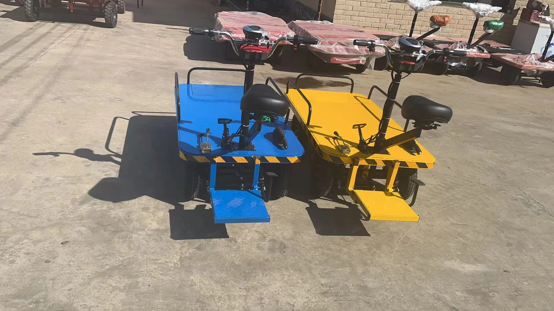 Новая строительная площадка тянущаяся груз в лифт-тележки фермерский