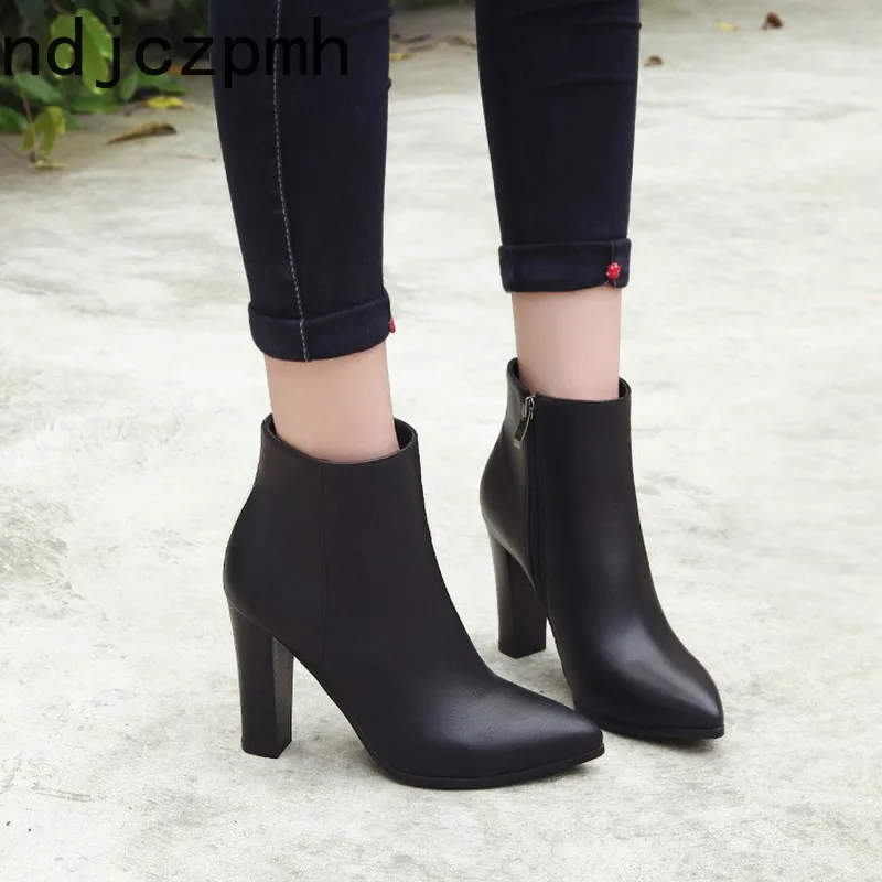 

Женские ботинки, новые зимние модные современные ботинки на высоком каблуке с острым носком и молнией, женская обувь, высота каблука 32-43, черный цвет, 9,5 см