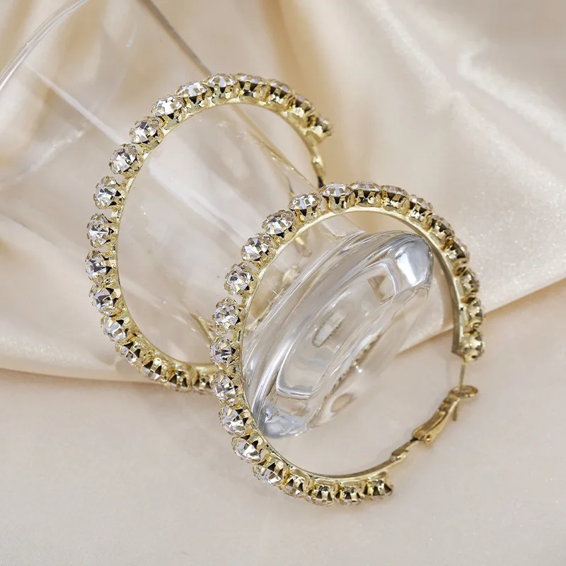 

Large round rhinestone fashionable and minimalist earrings