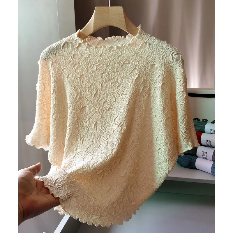 

Design Sense Niche Embossed Pleated T-shirt Female Spring and Summer New Loose Large Yards Bat Sleeve Miyake Tops Women Clothing