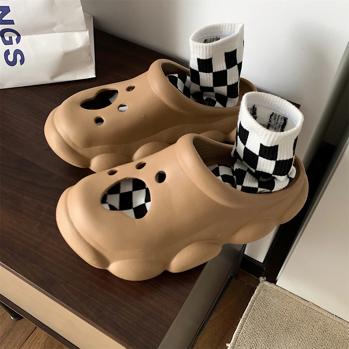 Original Couple Beach Sandals Female Summer Hollow Out Thick Sole Slipper Student High Street Ins Hole Shoes Male