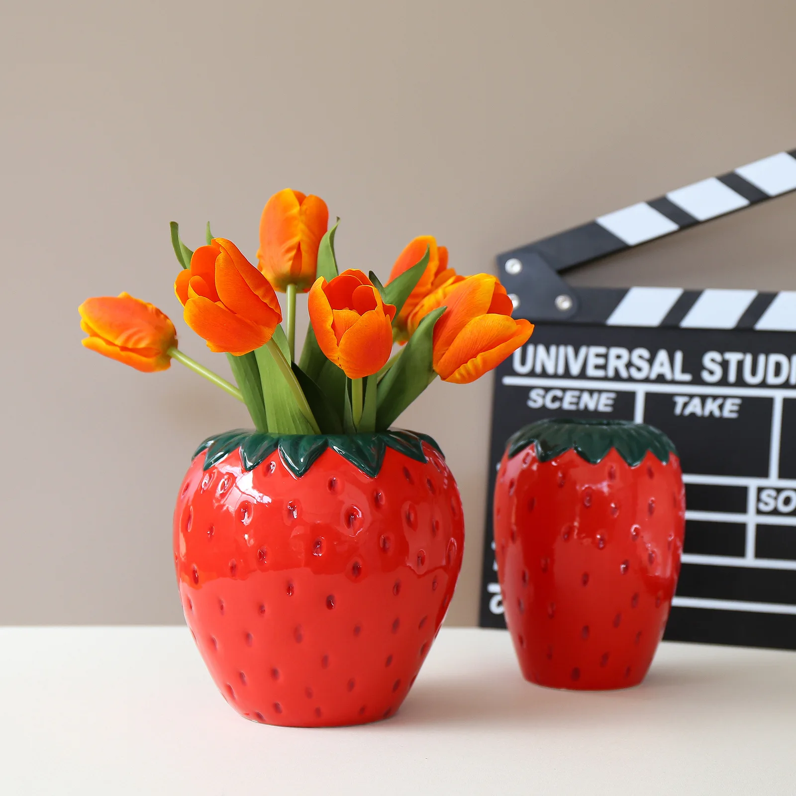 

Creative American Strawberry Ceramic Vase Ornaments for Home Decoration Artifact Garden Pots and Planters Decor Flower Bottle
