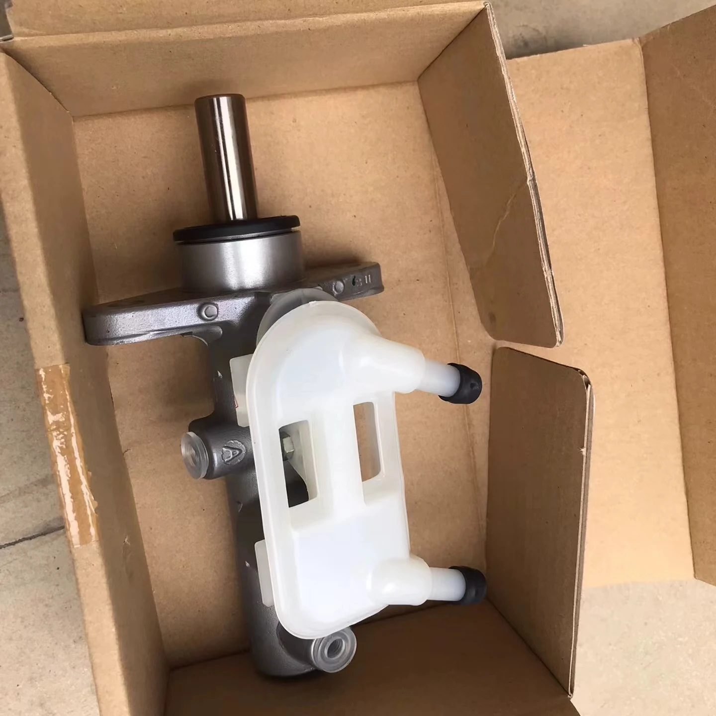 Автозапчасти насос главного тормозного цилиндра для Mitsubishi Grandis NA4W 4G69 2.4L 2004-2010