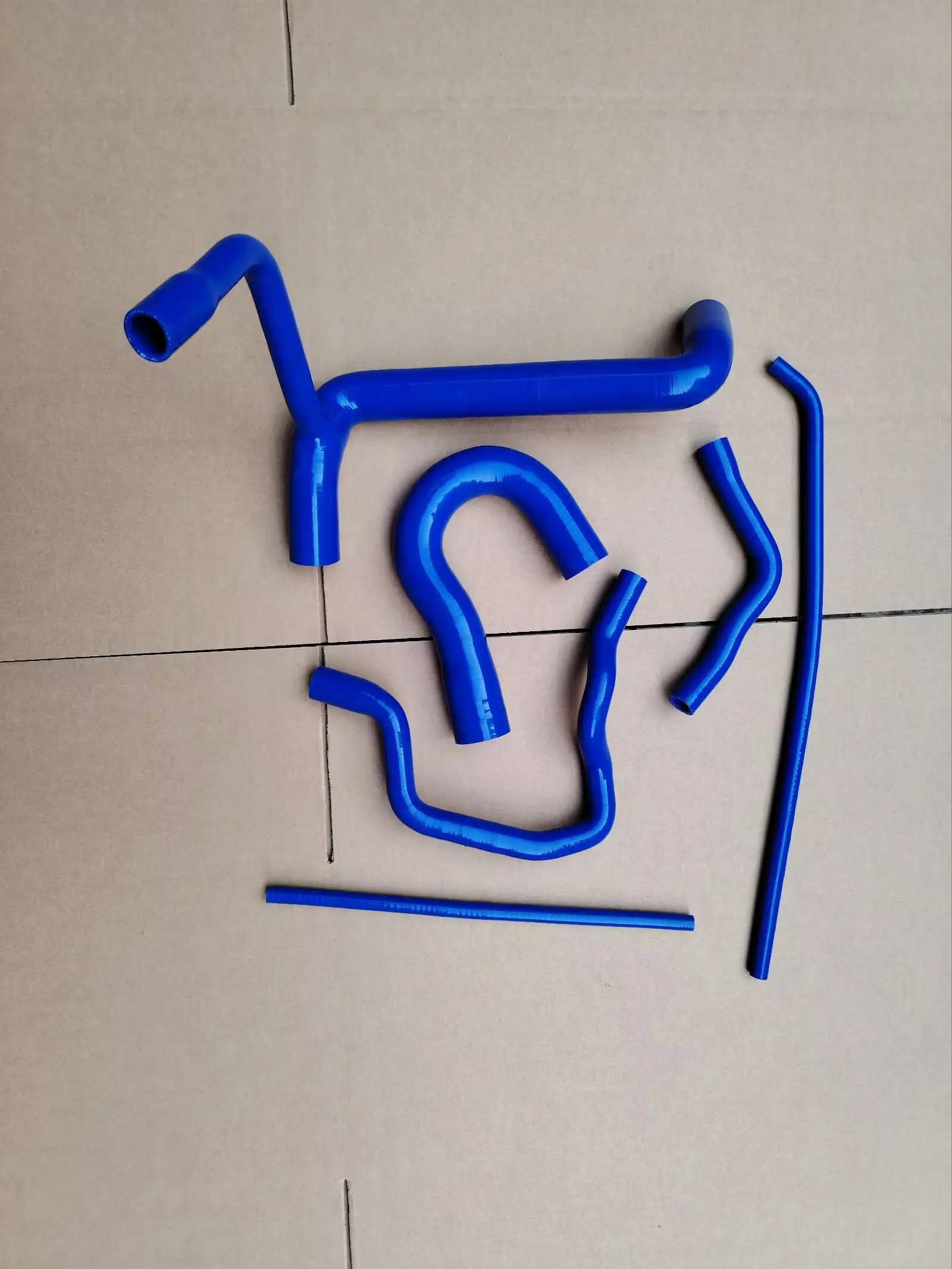 

Силиконовый шланг радиатора охлаждающей жидкости для Mercedes-Benz W201 190E M102 2.0L с бензиновым двигателем без кондиционера A2015012182 A2015014082