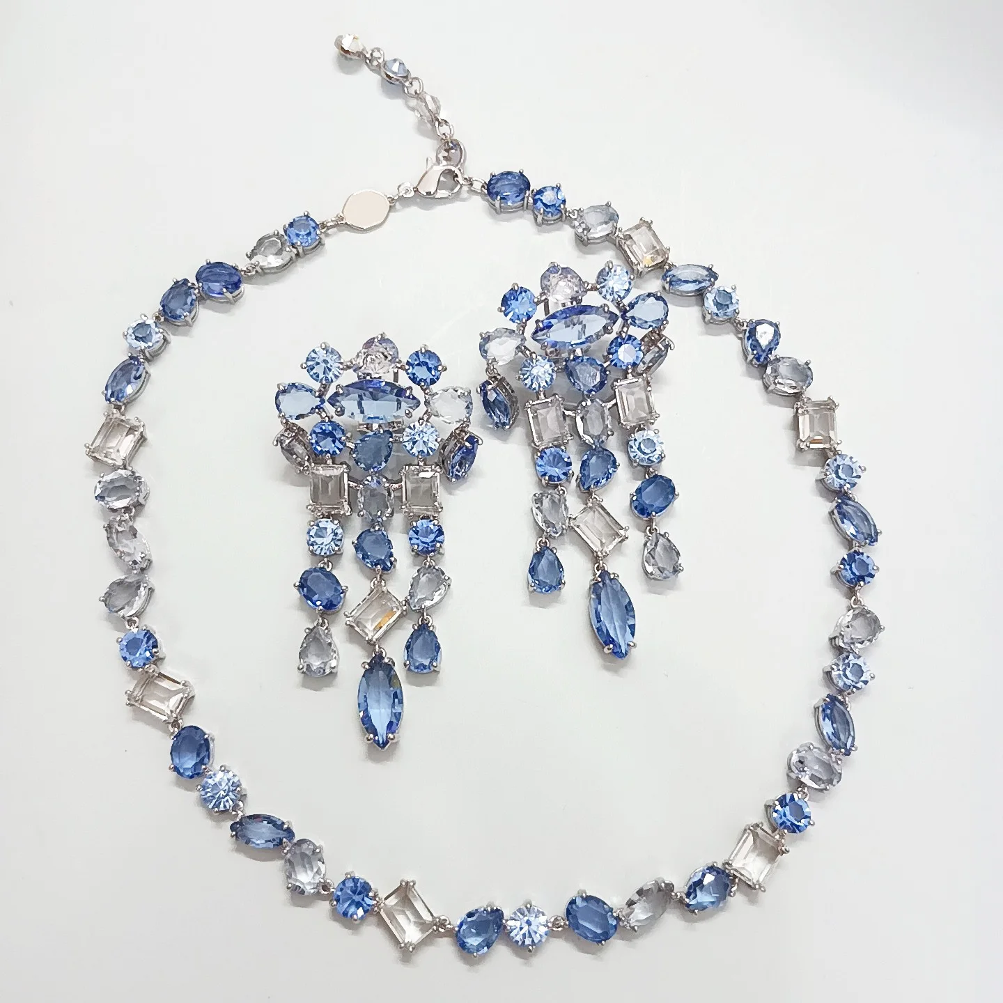 Ожерелье и серьги из серебра 925 пробы с голубым кристаллом