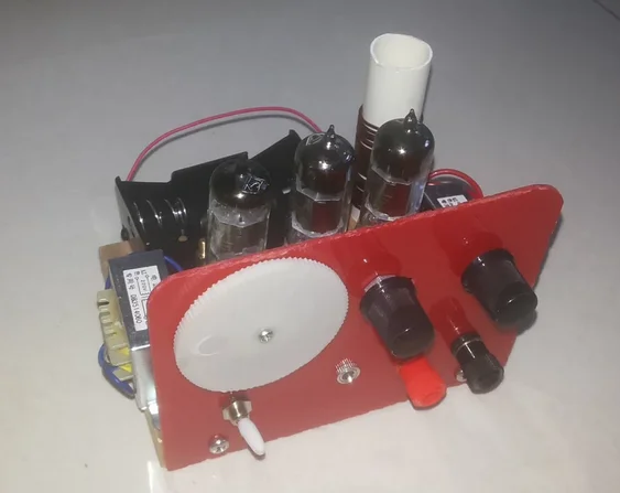 Регенеративный приемник с тремя лампами постоянного тока для коротких волн