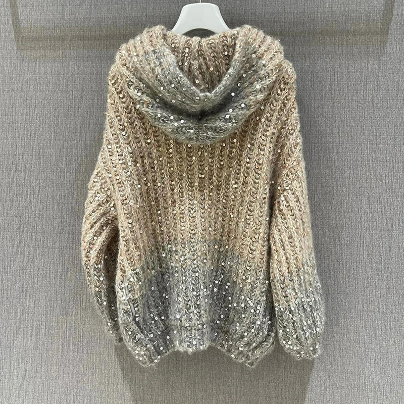 Рисунок 5 - Женский кардиган с капюшоном