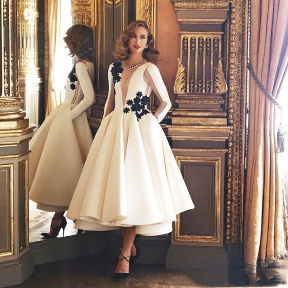 

Платье с длинным рукавом и V-образным вырезом, трапециевидного силуэта