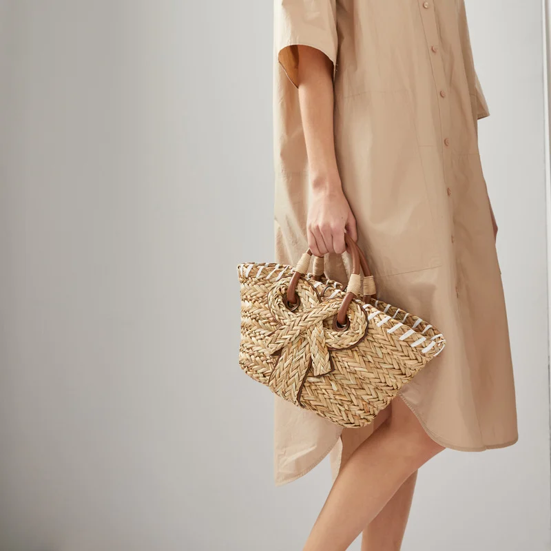 New Fashion Hand Woven Women's Handbag High Quality Designer Bow Knot Female Basket Bag Large Capacity Bohemian Summer Beach Bag