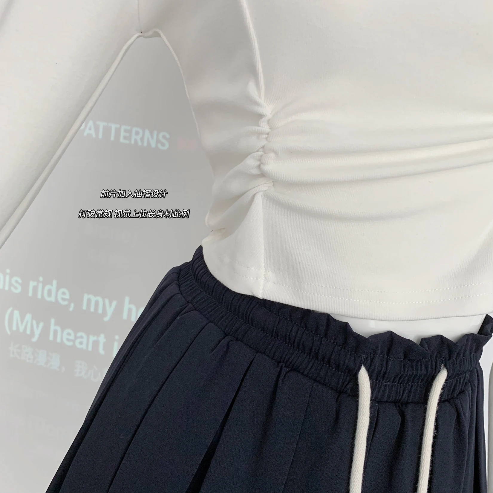 Женская плиссированная футболка в американском ретро-стиле Y2K дизайнерский топ с