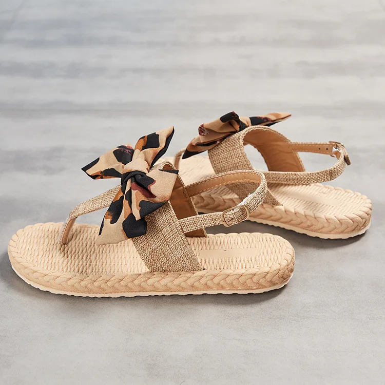 Сандалии с ремешками. Удобная женская обувь. Летние шлепанцы на каблуке большого