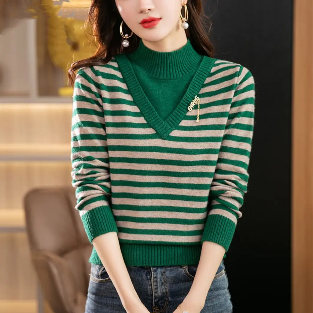 Женский вязаный свитер из двух частей с воротником до половины высоты