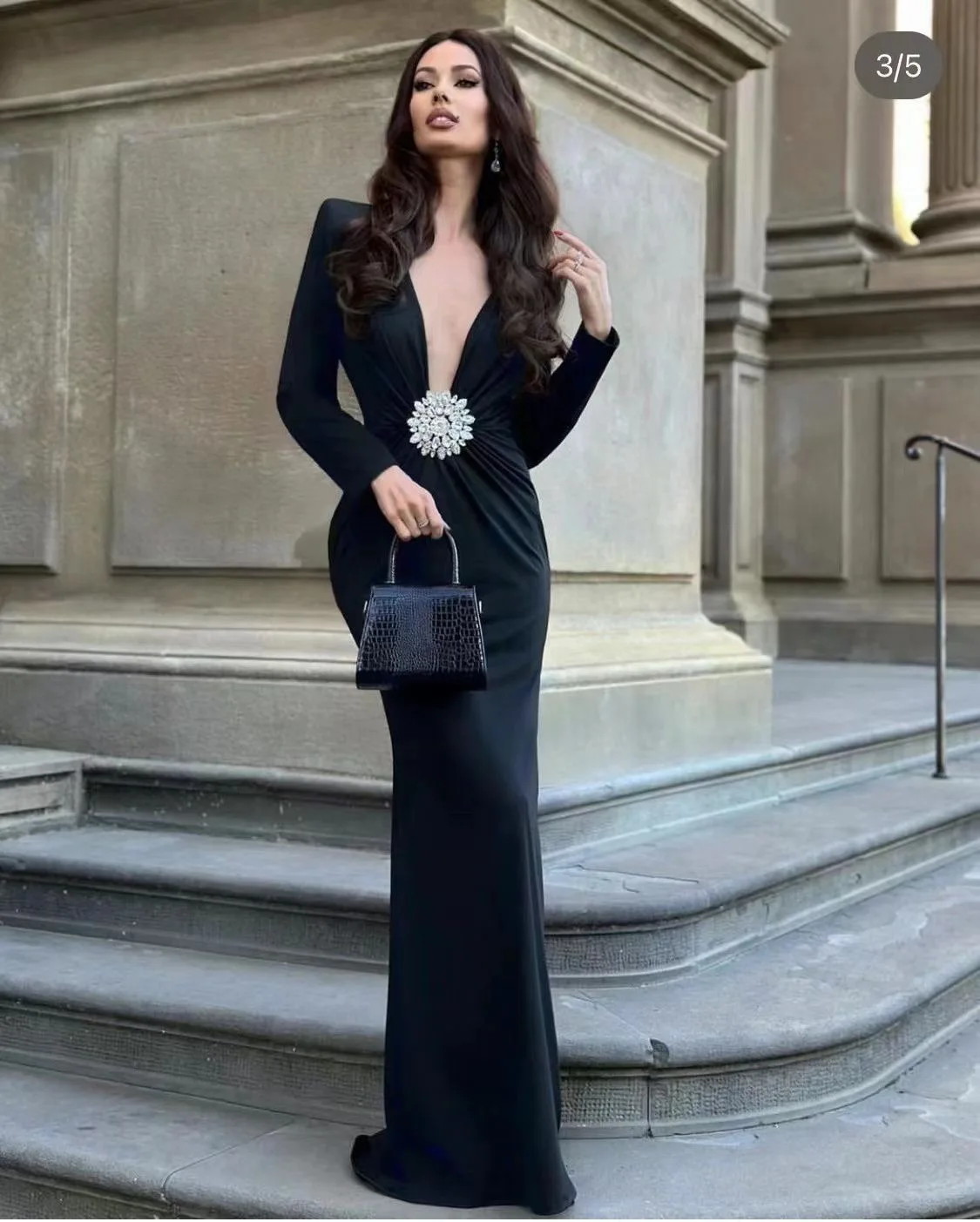 Женское длинное платье с длинным рукавом и V-образным вырезом