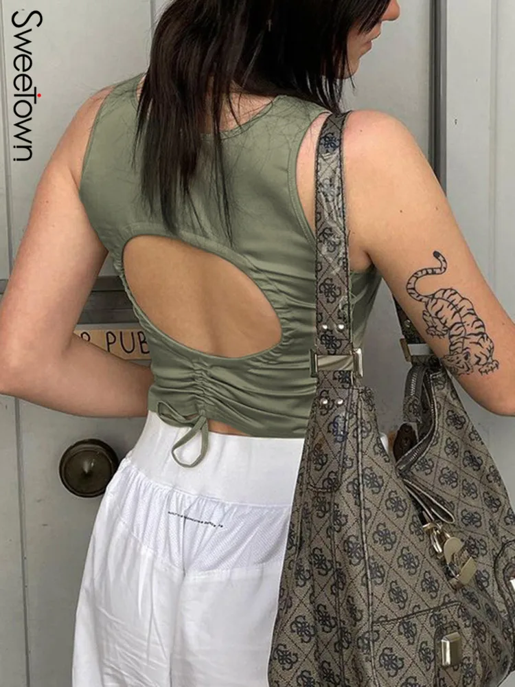 

Женский ретро-топ с открытыми плечами и вырезами на спине