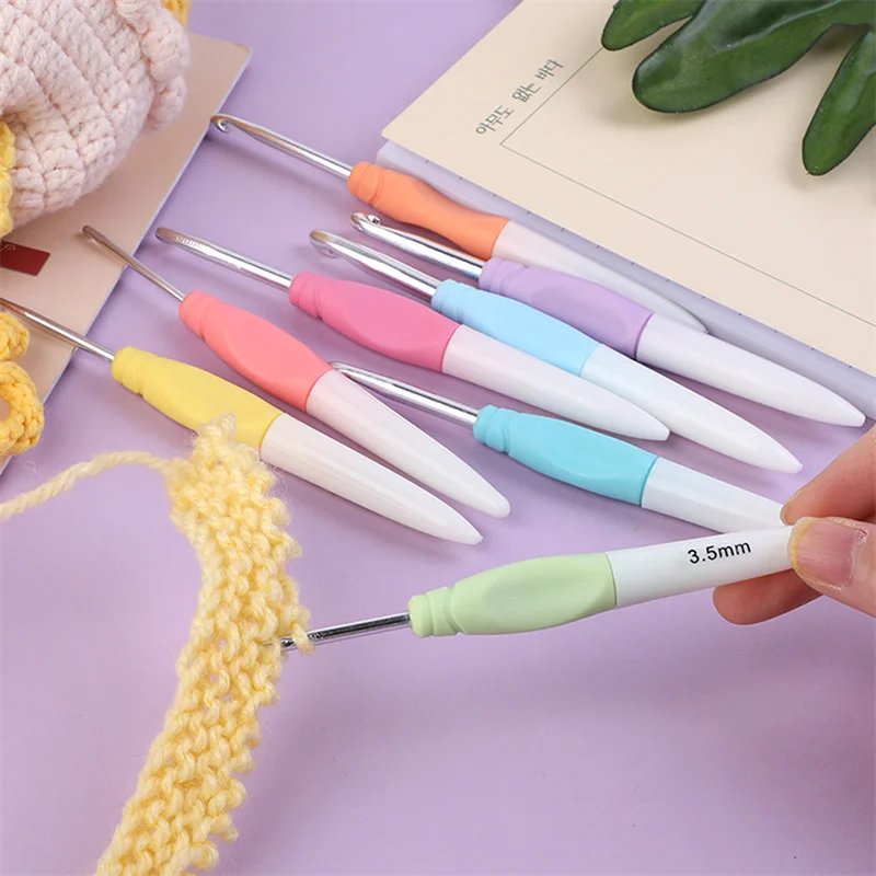 

Комплект крючков для вязания крючки для вязания крючком с пластиковой ручкой, рукоятка с эргономичной ручкой для вязания, рукоделия, пряжи, ...