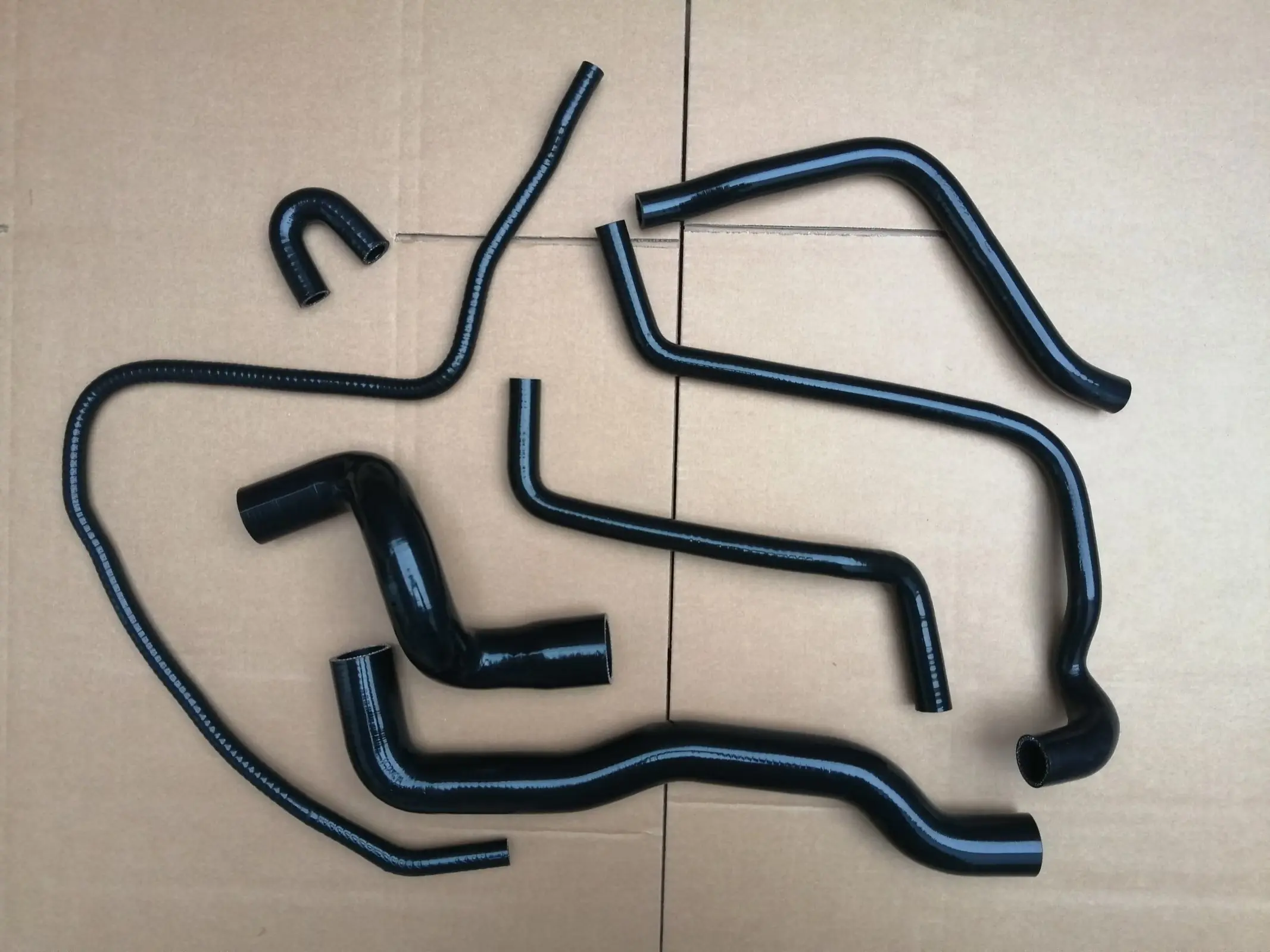 

Шланг охлаждающей жидкости радиатора для SAAB 900 94-98, 93 9-3 98-99 с 4-цилиндровым бензиновым турбонаддувом Trionic5, не 6-цилиндровый или Viggen версии