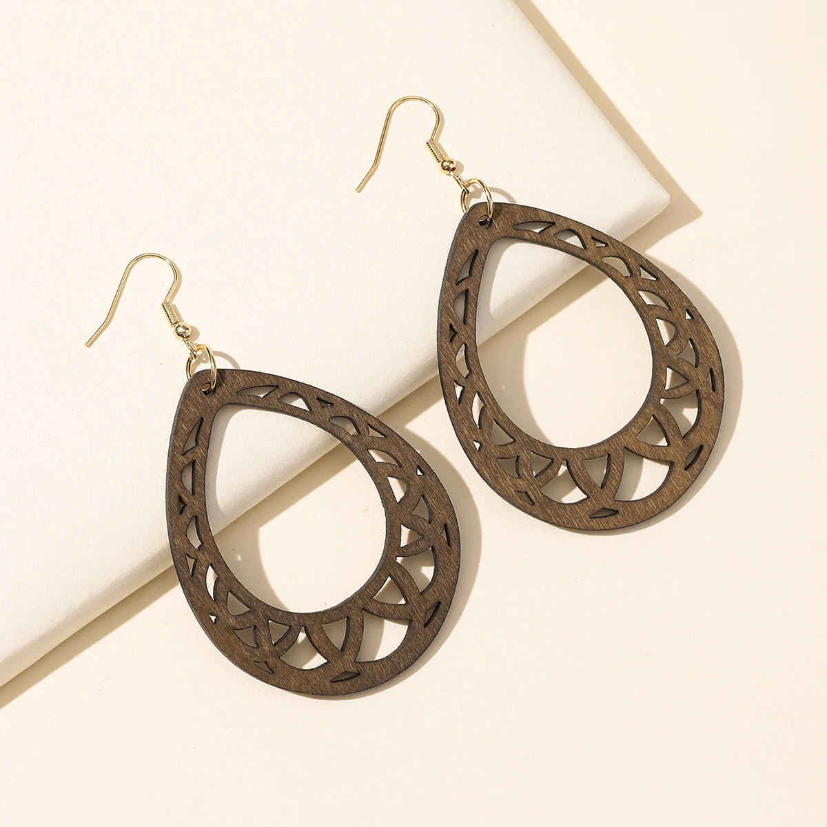 

Women Lace Carving Wood Earrings Round Hollow Bohemia Ethnic Earrings Female Jewelry Accessories Gift