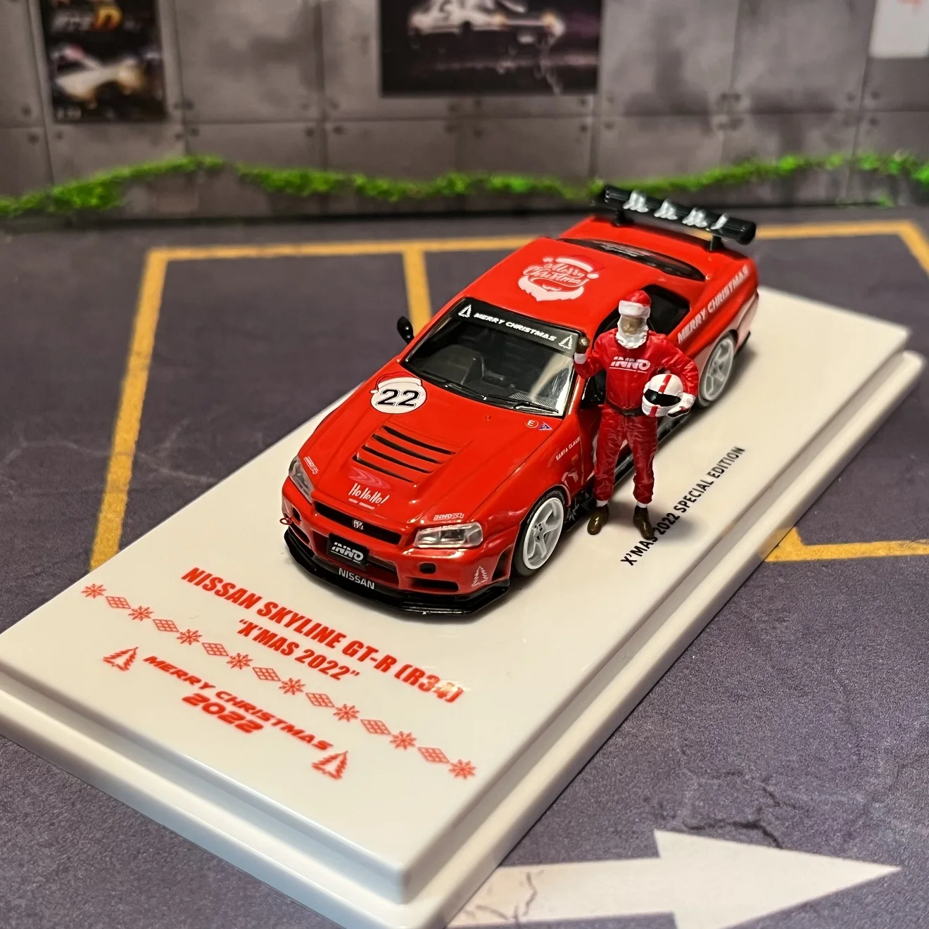 

INNO 1/64 Nissan SKYLINE GTR R34 X‘MAS 22 Special Edtion Diecast Car Model