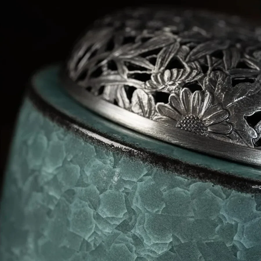 Минималистичная стеклянная курильница