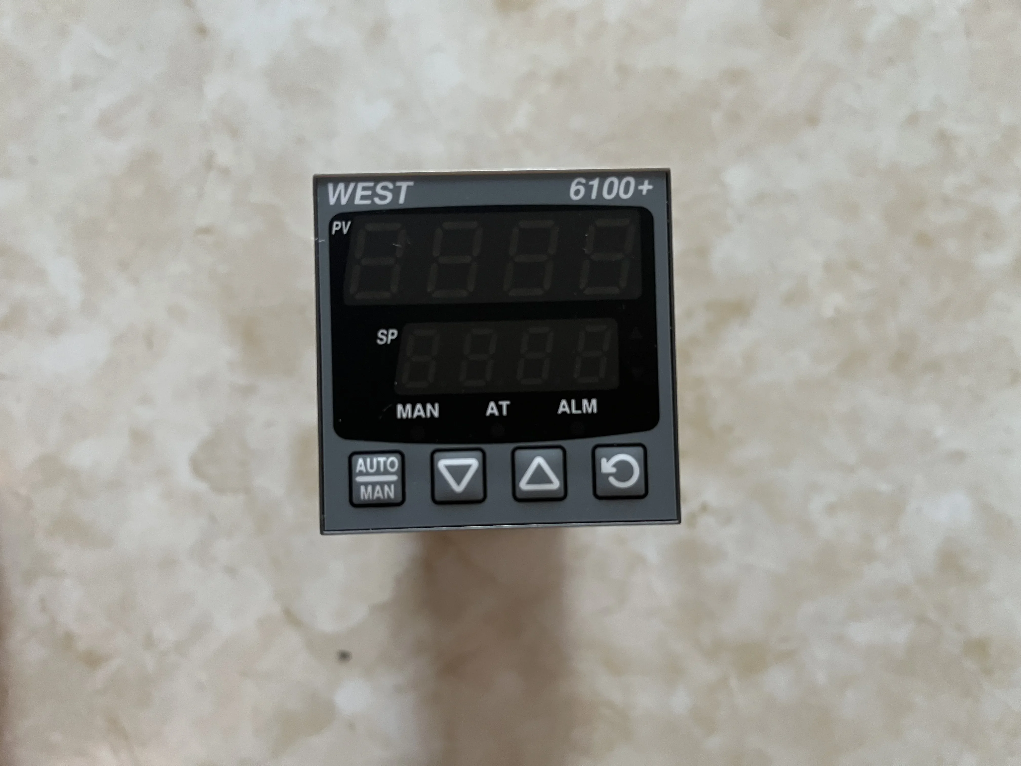 Британский термостат серии WEST P6100 2710002 P6100-