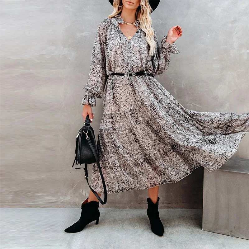 

Женское платье с длинным рукавом-фонариком и V-образным вырезом