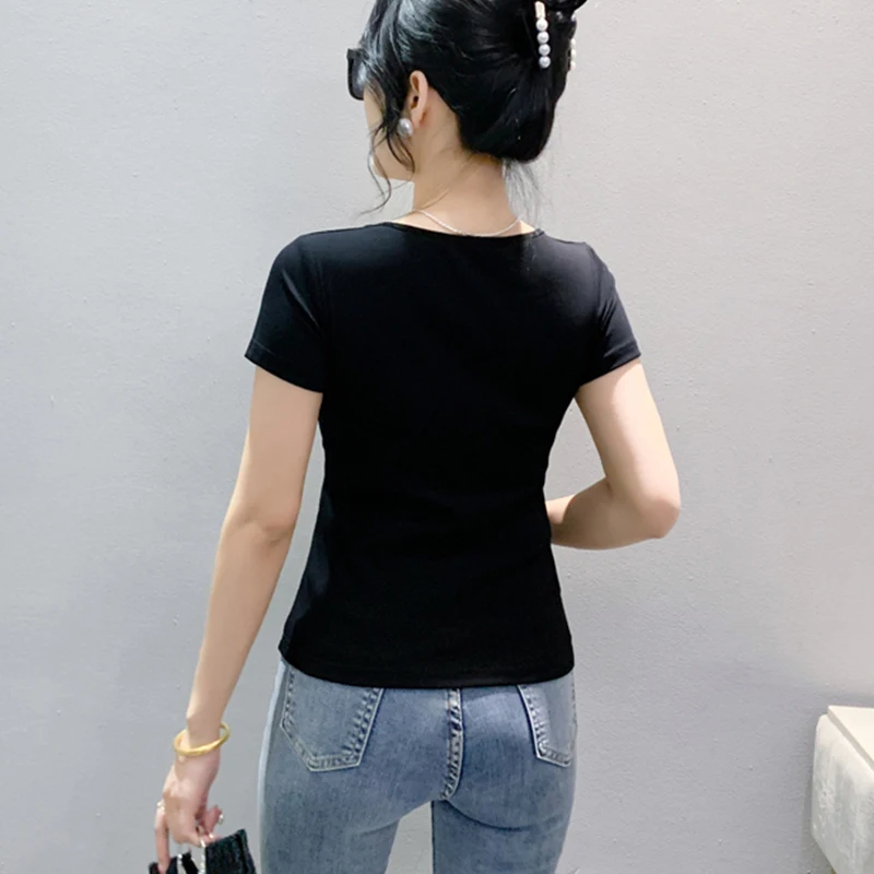 Женская хлопковая футболка с коротким рукавом круглым вырезом и объемными