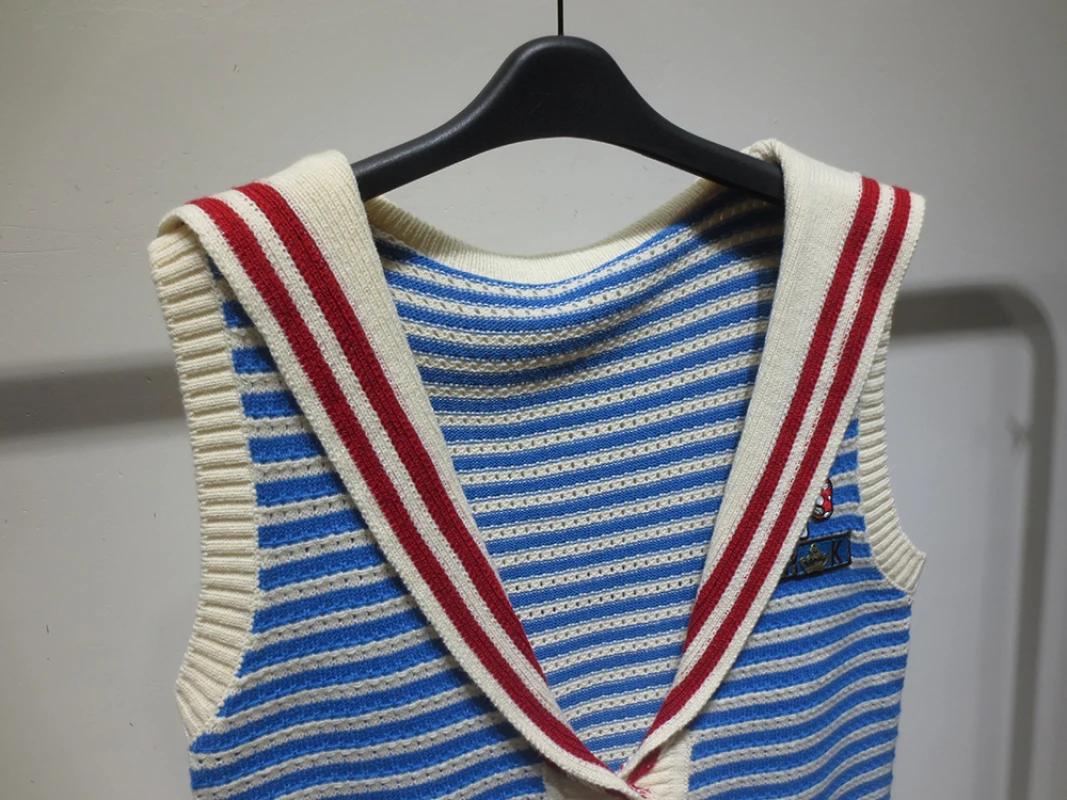 2022 Autumn New Shawl Navy Collar Color Contrast Stripe Knitted Vest Women Wear Canvas Cardigan Sweater