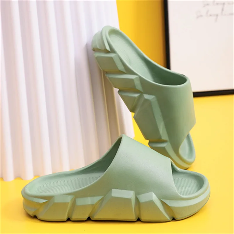 New feces slipper men's summer non-slip home wear home thick bottom men's bath sandals and slippers women