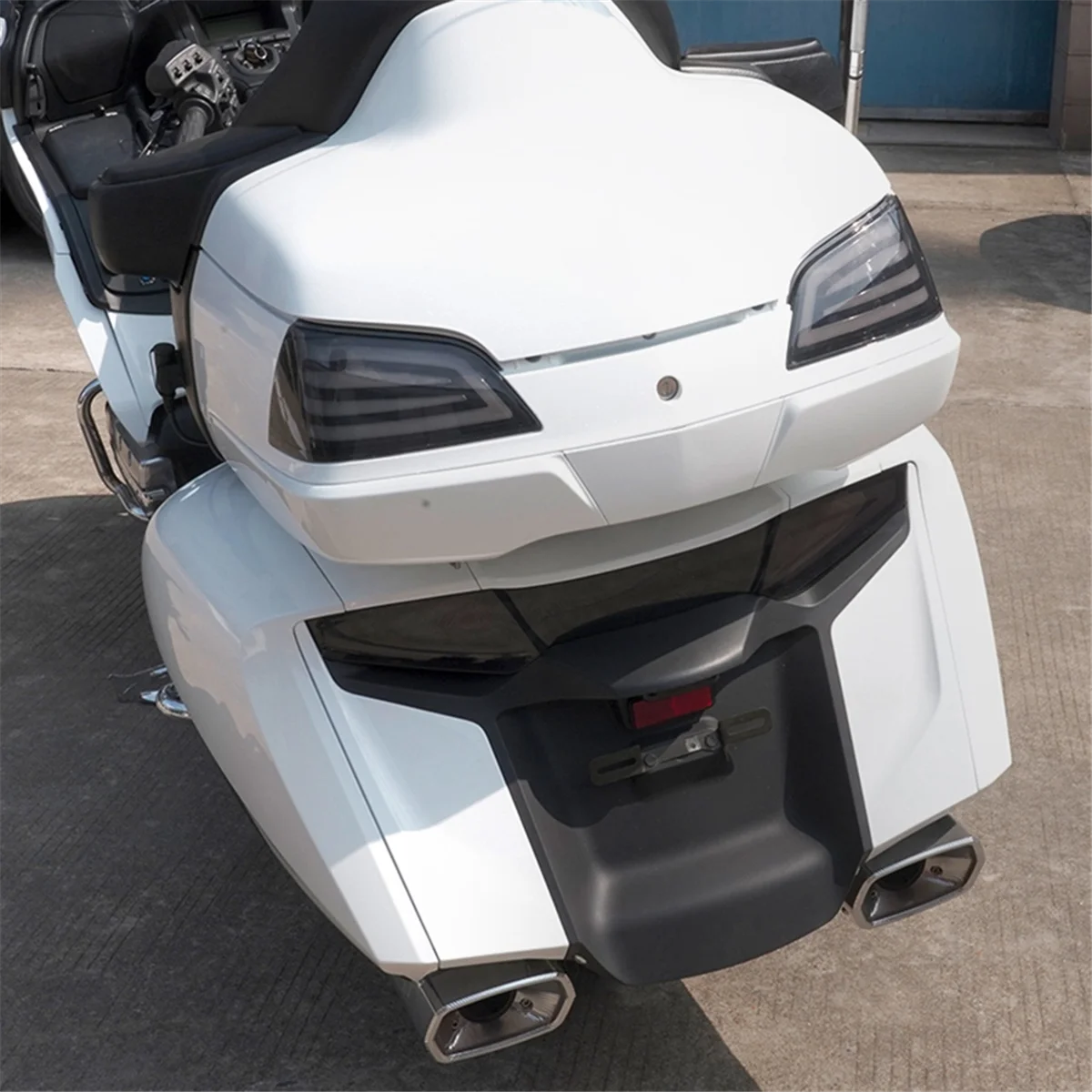 Задний фонарь для Honda GL1800 2012-2017 задний с золотым крылом модель 32126-MCA-S400