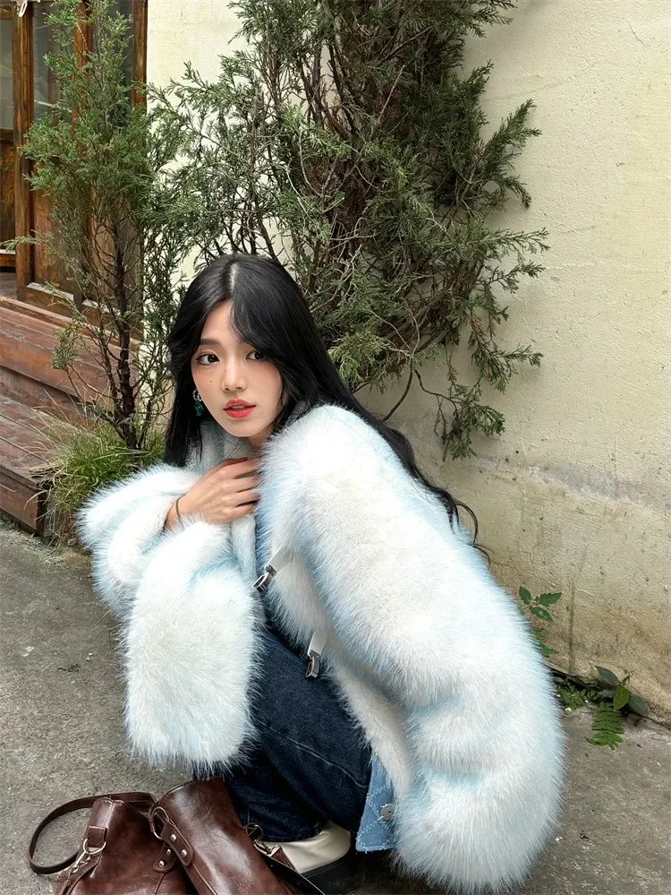 Рисунок 4 - Модное женское пальто из искусственного