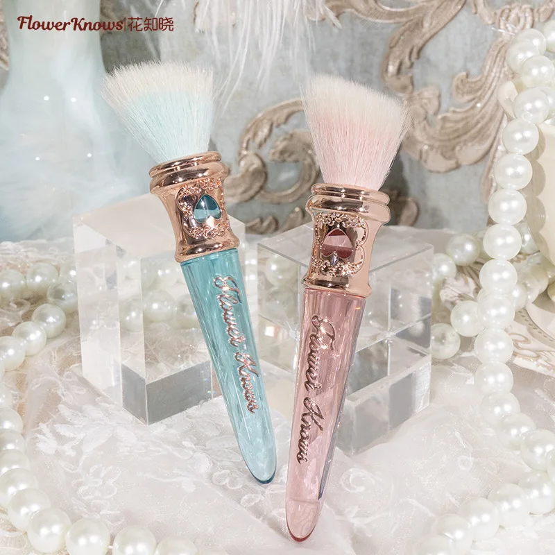

Flower Knows Strawberry Rococo Blush Wool Fluffy Makeup Brush Conditioning Soft Face Beauty Painting Powder Foundation Blush