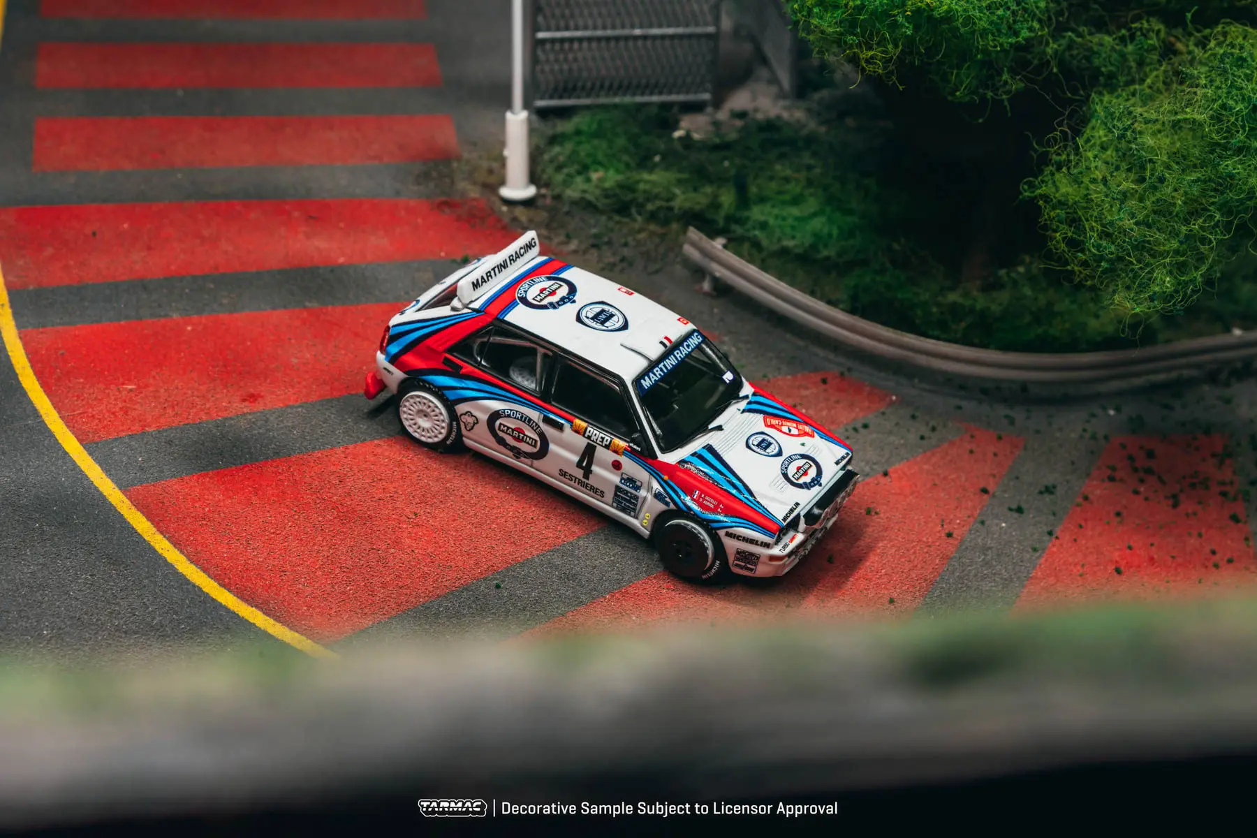 Фото В наличии: Коллекционная модель автомобиля Tarmac Works Lancia Delta HF Integrale Monte Carlo Rally 1992 Winner, масштаб 1:64, литая под давлением №2