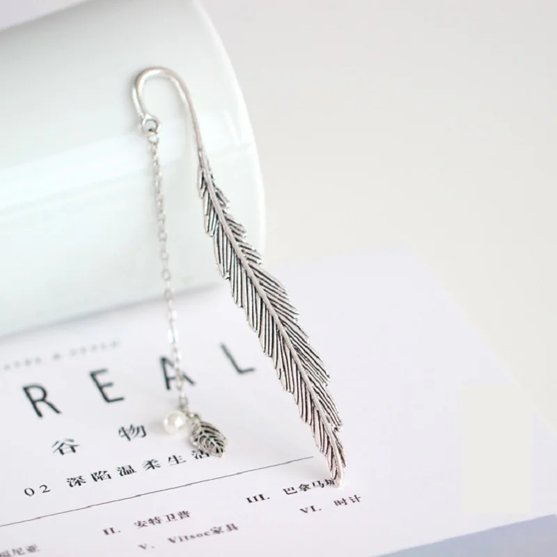 

Металлическая закладка с перьями