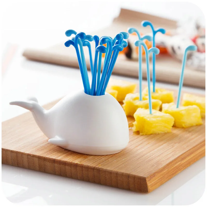 

1pcs Creative New Cute Animal Whale Fruit Sign Whale Spray Fruit Fork Suitable for Kitchen Restaurant Bar