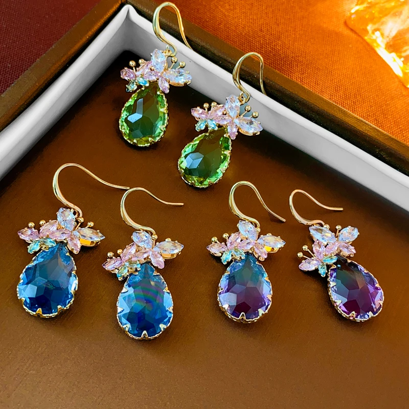 Женские серьги с фиолетовыми и розовыми кристаллами из циркона