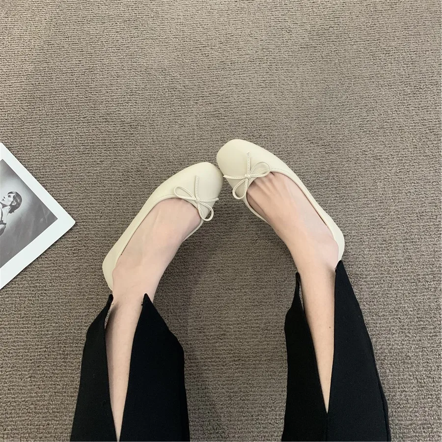 2022 New Gentle Soft Bottom Leather Shoes French Flat Low-Cut Shoes Female Summer Section Black Grandma Gommino