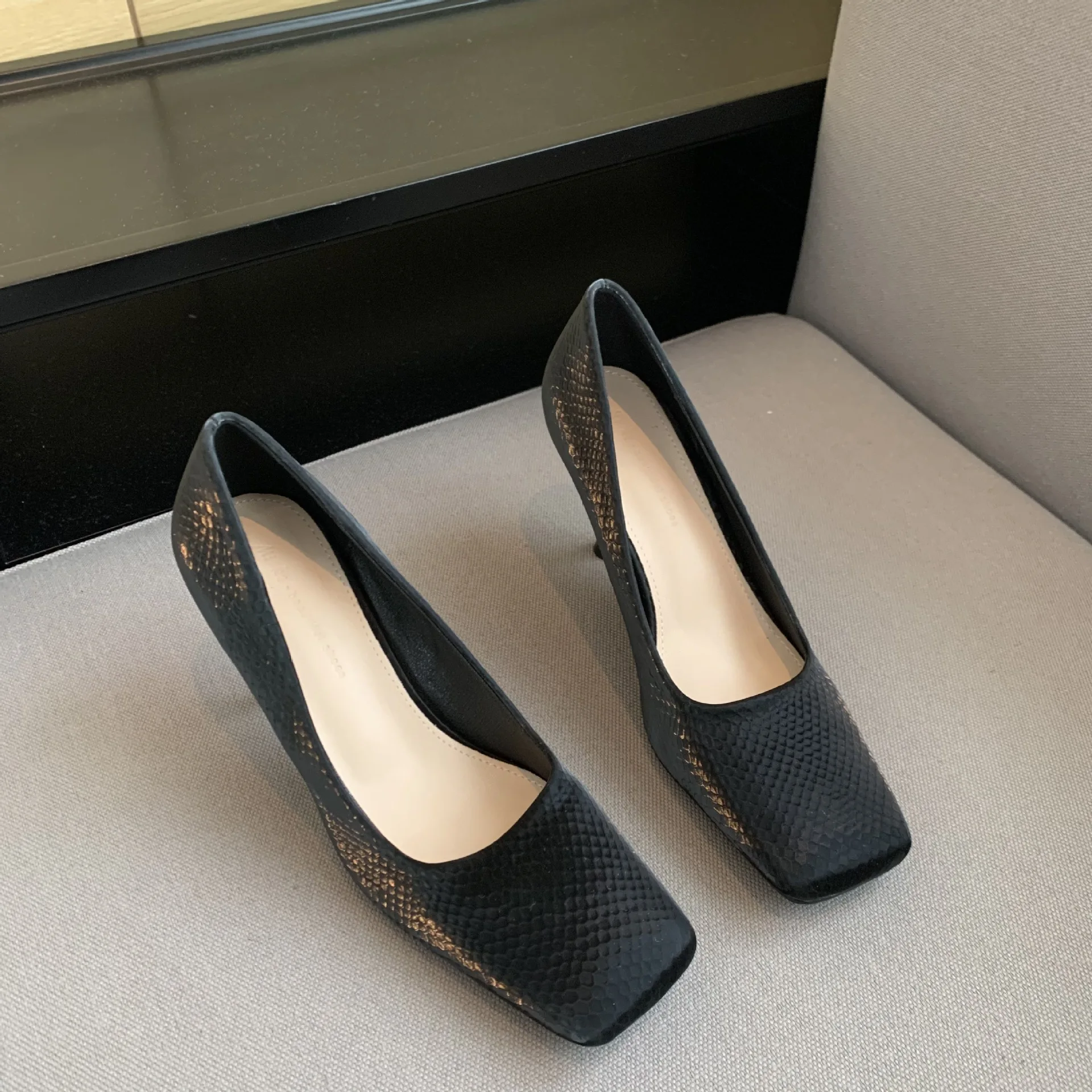 Туфли-лодочки женские на танкетке заостренный носок квадратный шнуровка