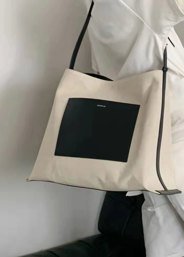 

Fashion Classic Trendy luxury design Simple contrast color large capacity Canvas Shoulder Bag