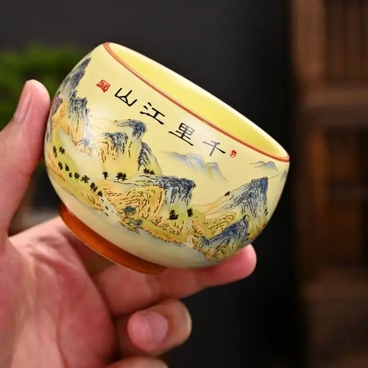 

Керамическая чашка с ручной росписью