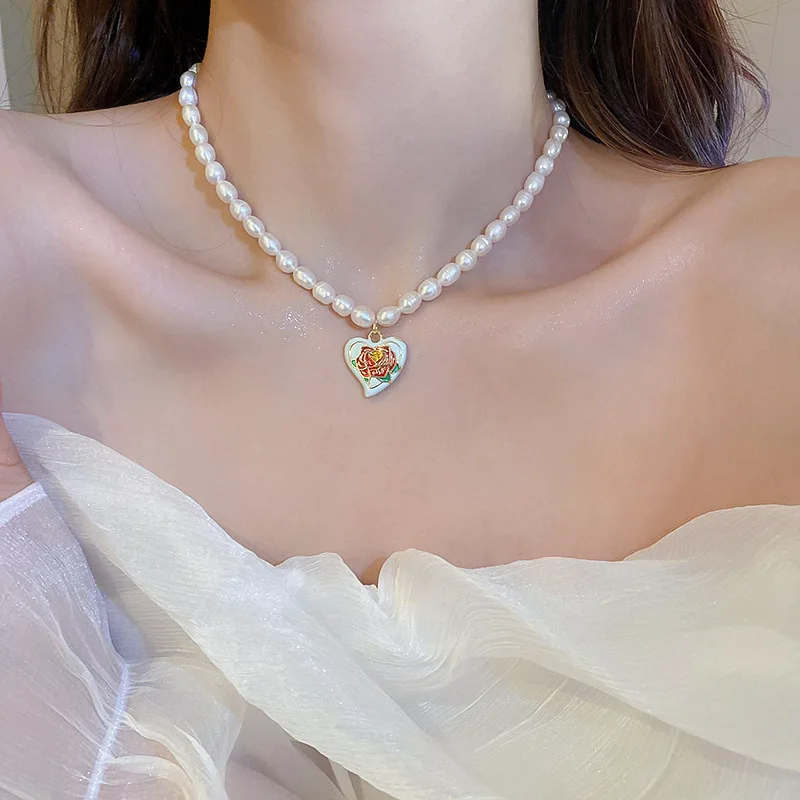 

Heart Flower Pendant Necklace for Women New Trend Girls Freshwater Pearl Jewelry Luxury Chain Birthday Gifts