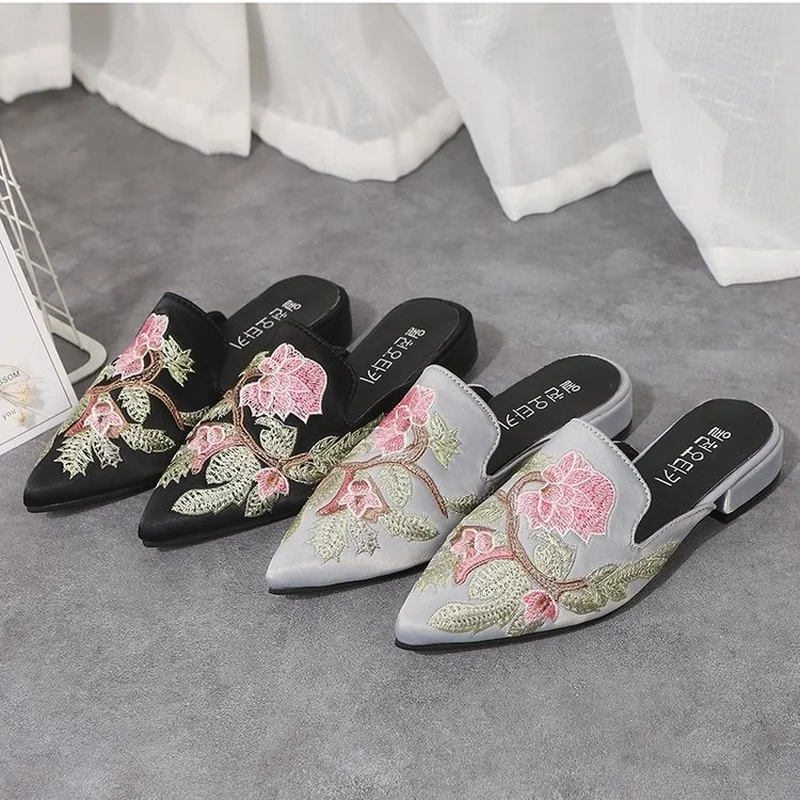 

Summer Shoes Women Slippers Elegant Embroidered Pointed Toe Mules Woman Casual Slip-on Shoes Designer Slides Zapatos De Mujer