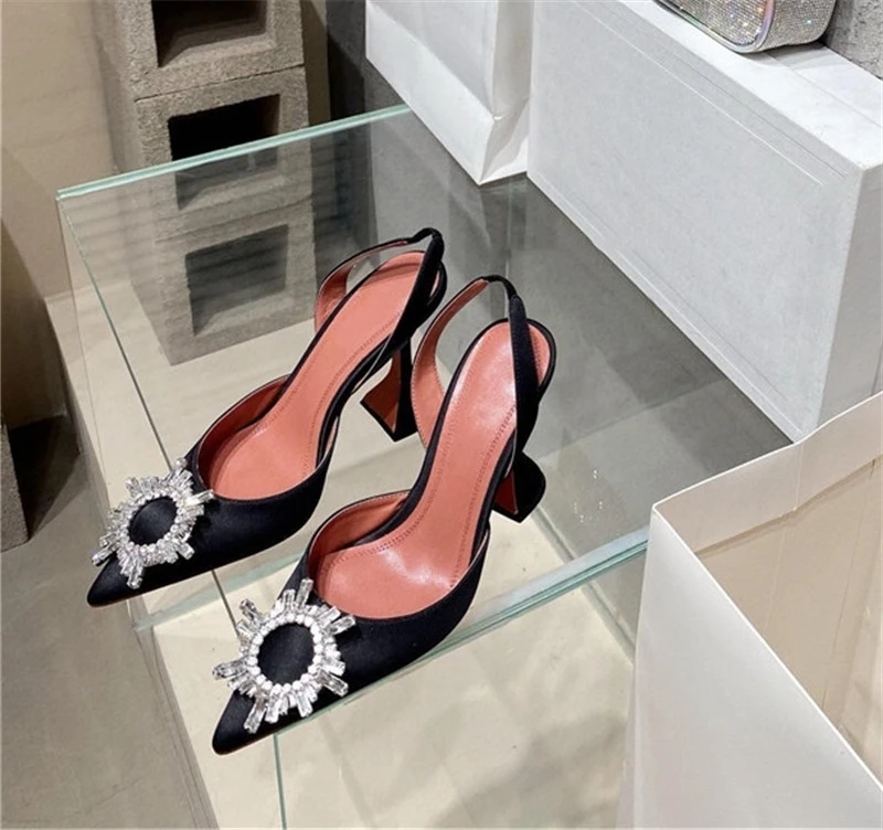 

Женские босоножки с кристаллами, однотонные вечерние туфли с острым носком и странным цветочным принтом, сандалии из микрофибры на высоком каблуке, новинка 2023