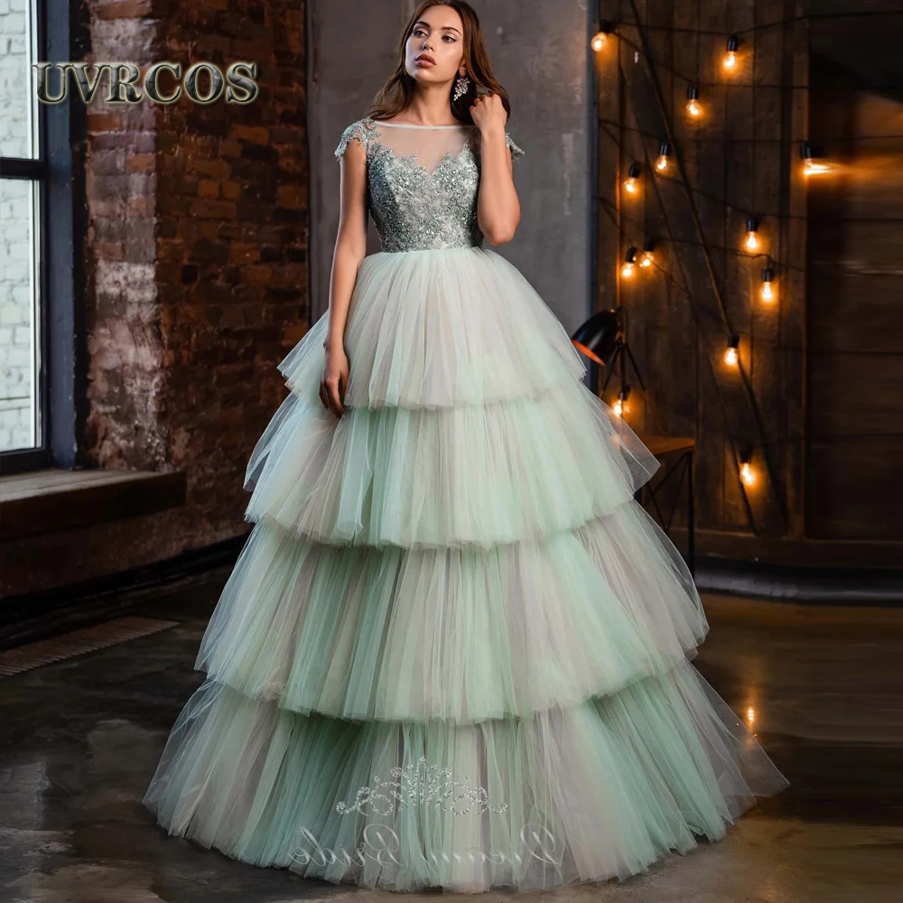 

UVRCOS Modern Tiered Green Evening Dress Prom for Women Scoop Ball Gown Lace Appliques Robes De Soirée Wholesale Cuatom Made