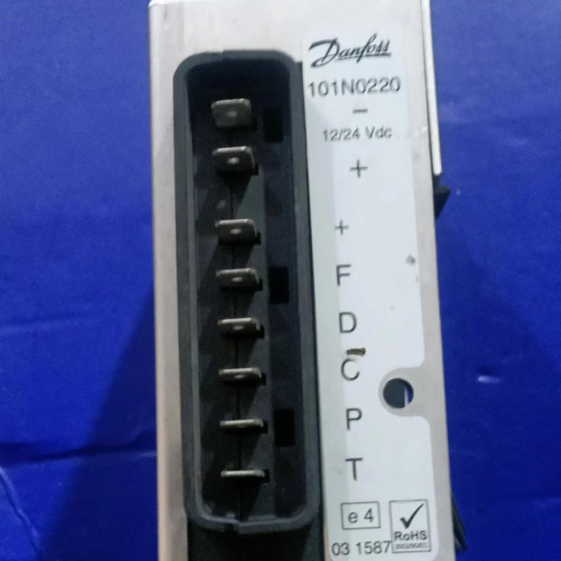 

101N0220 DC 12/24 в DC драйвер компрессора переменной частоты Danfoss приводной модуль