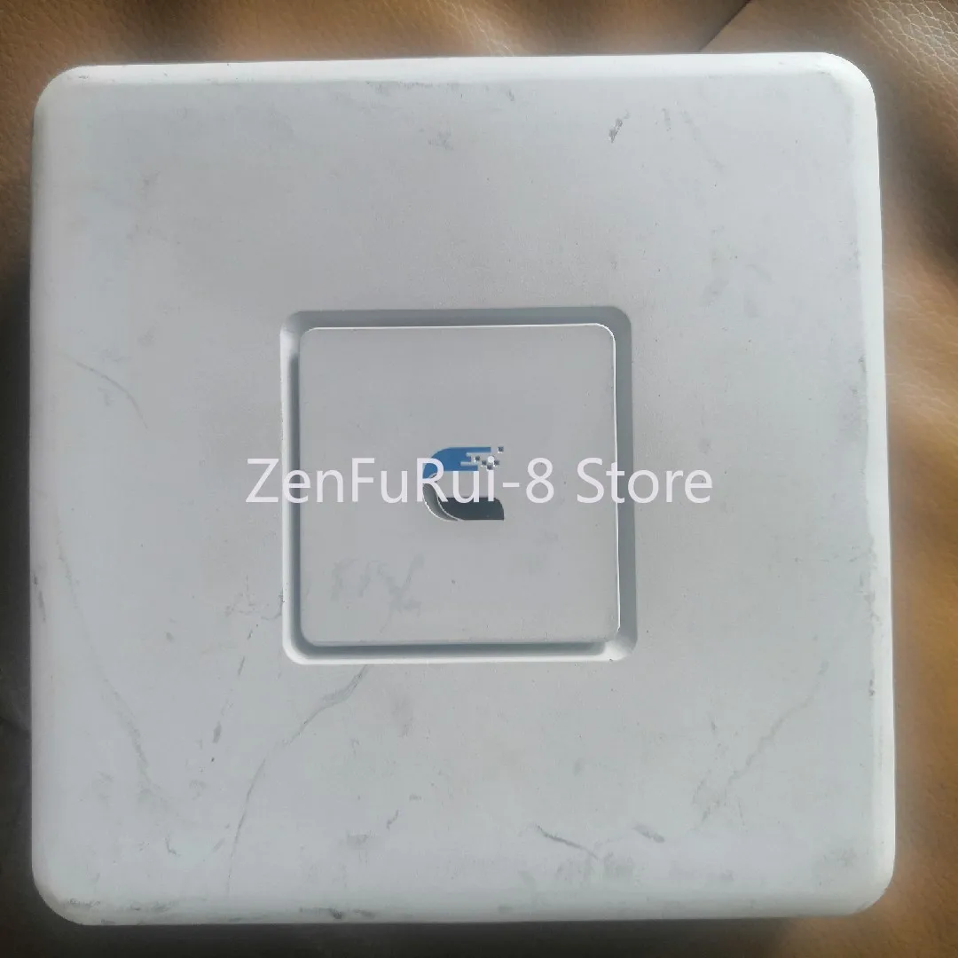 

Б/у оригинальный шлюз безопасности unifi USG USG-PRO-4, 1 шт.