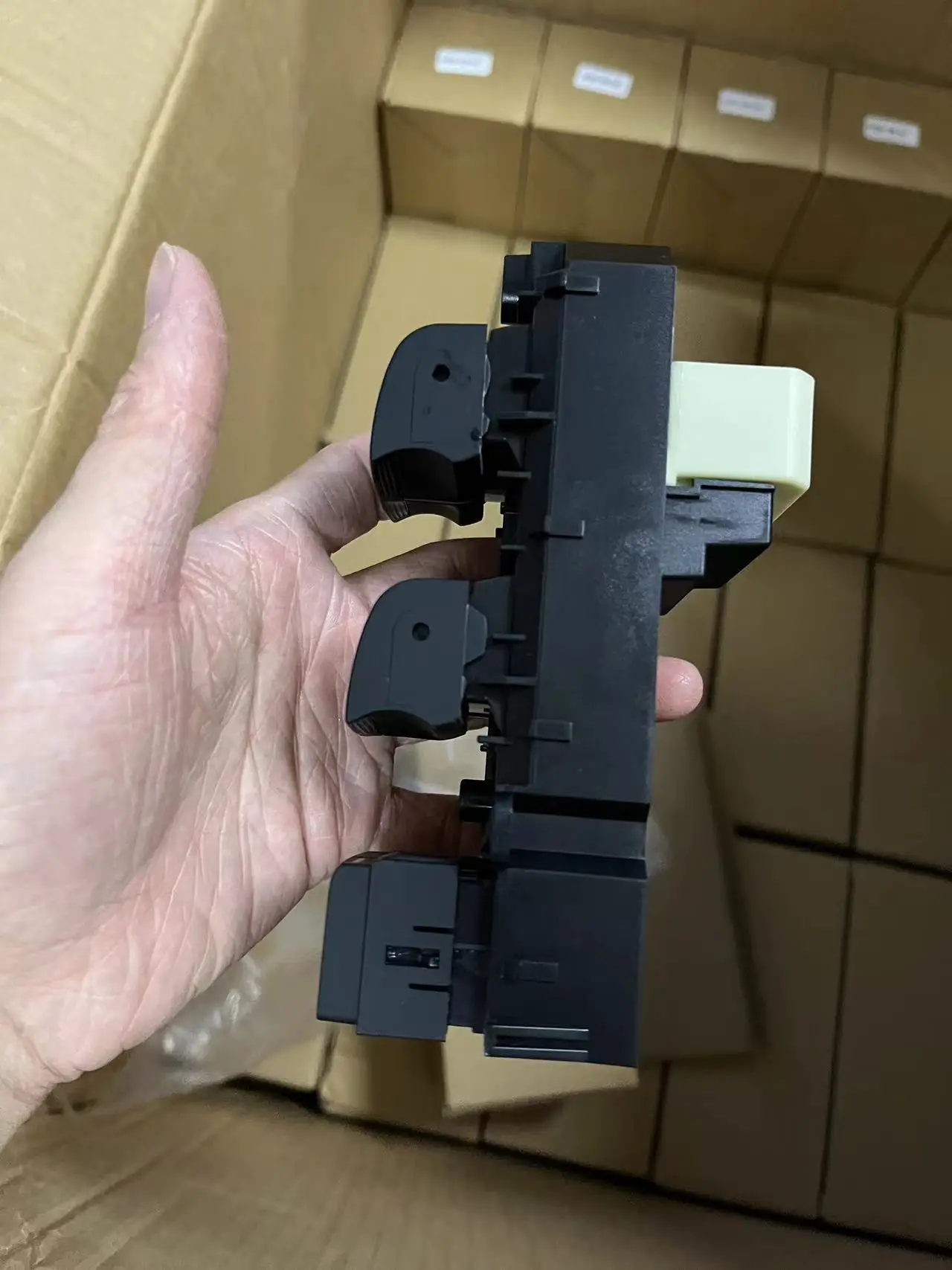 Переключатель Стеклоподъемника для игрушек-ota Hilux VIII MK8 AN120 2015-2019 84820-0K270 84820-0K260