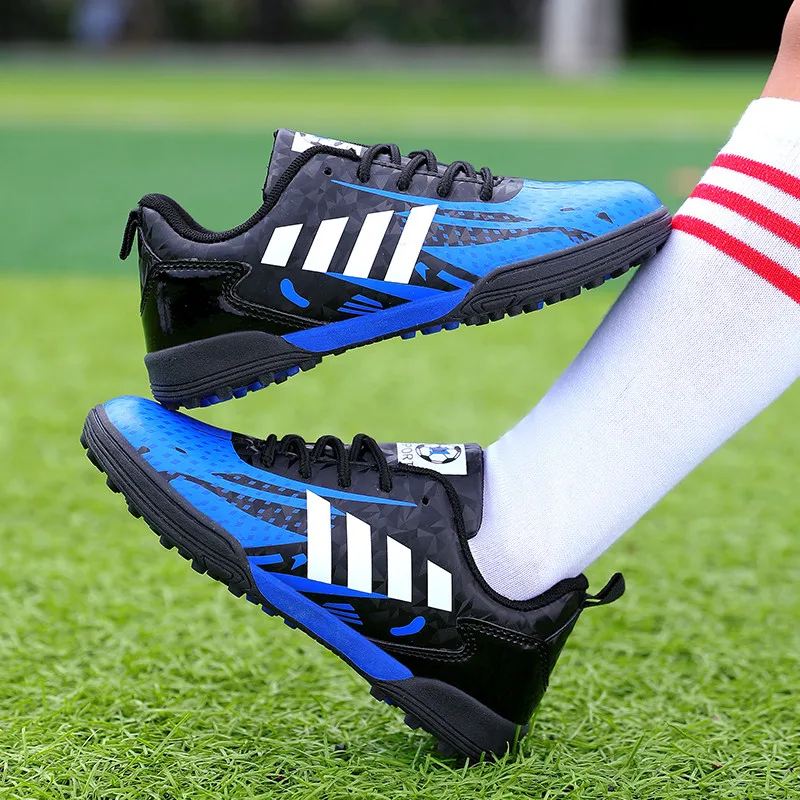 2022 Fashion Red Triples Printed Children's Football Boots Outdoor Futsal Shoes Turf Soccer Sneakers for Kids Boys basket enfant