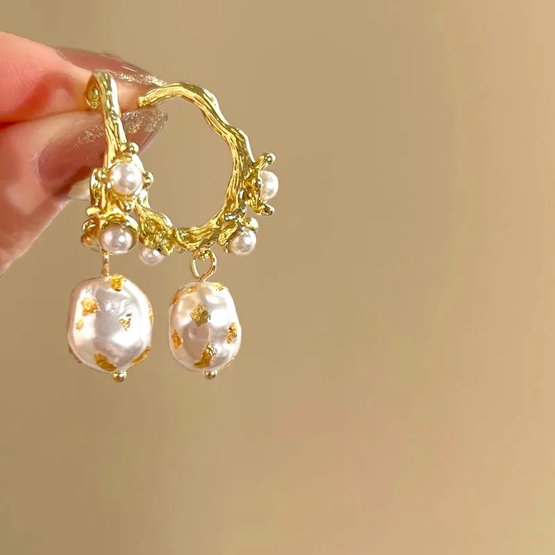 

Golden Foil Pearl C-Shaped Earrings For Women Retro Vintage Eardrop French Style Luxury Trendy Wedding Jewelry